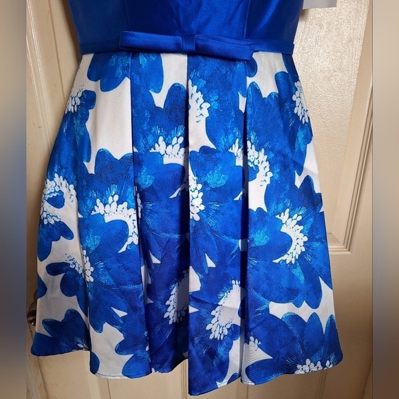 Glamor formal dress size 4 - Picture 4 of 7